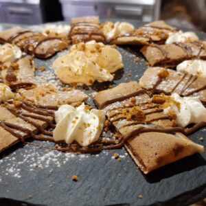Sfoglie con Crema Bianca , Nutella  e Kinder Maxi
