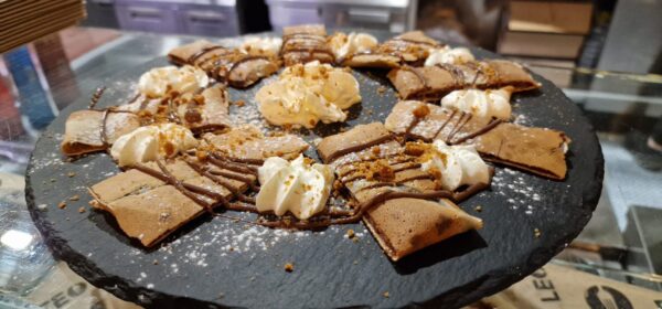 Sfoglie con Crema Bianca , Nutella  e Kinder Maxi
